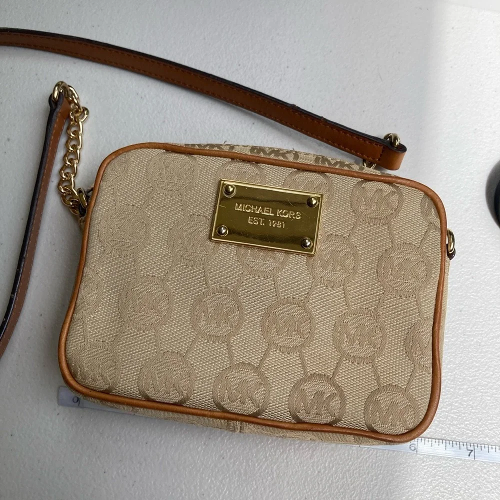 Michael Kors Khaki Tan Cream Crossbody Small Purse Leather Strap Card Pockets